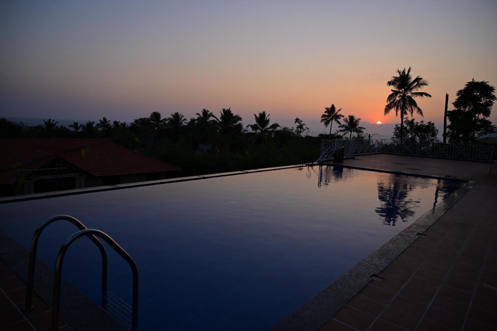 Aadisaktthi Leisure Resort, Kovalam 特里凡得琅 外观 照片