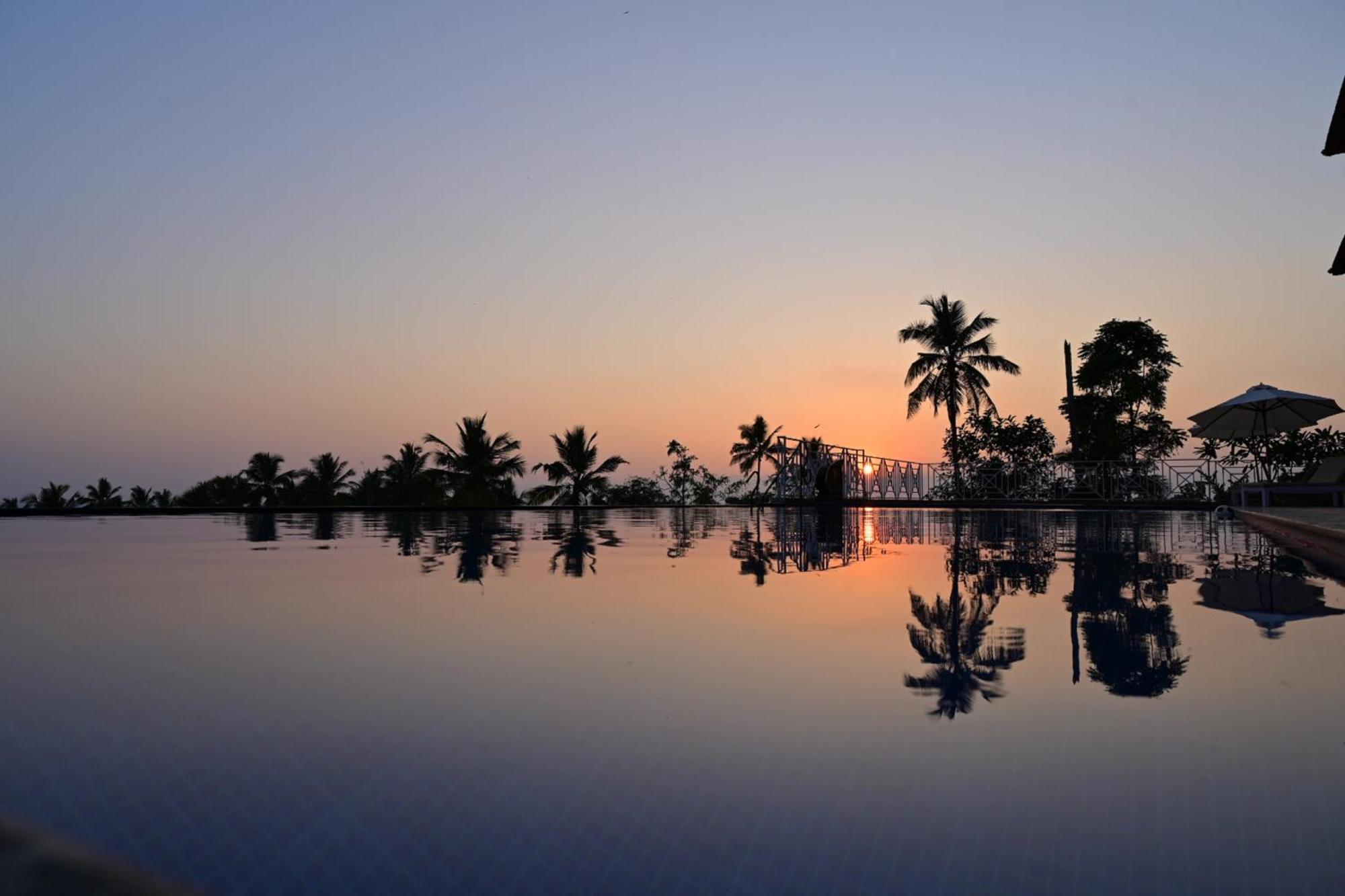Aadisaktthi Leisure Resort, Kovalam 特里凡得琅 外观 照片